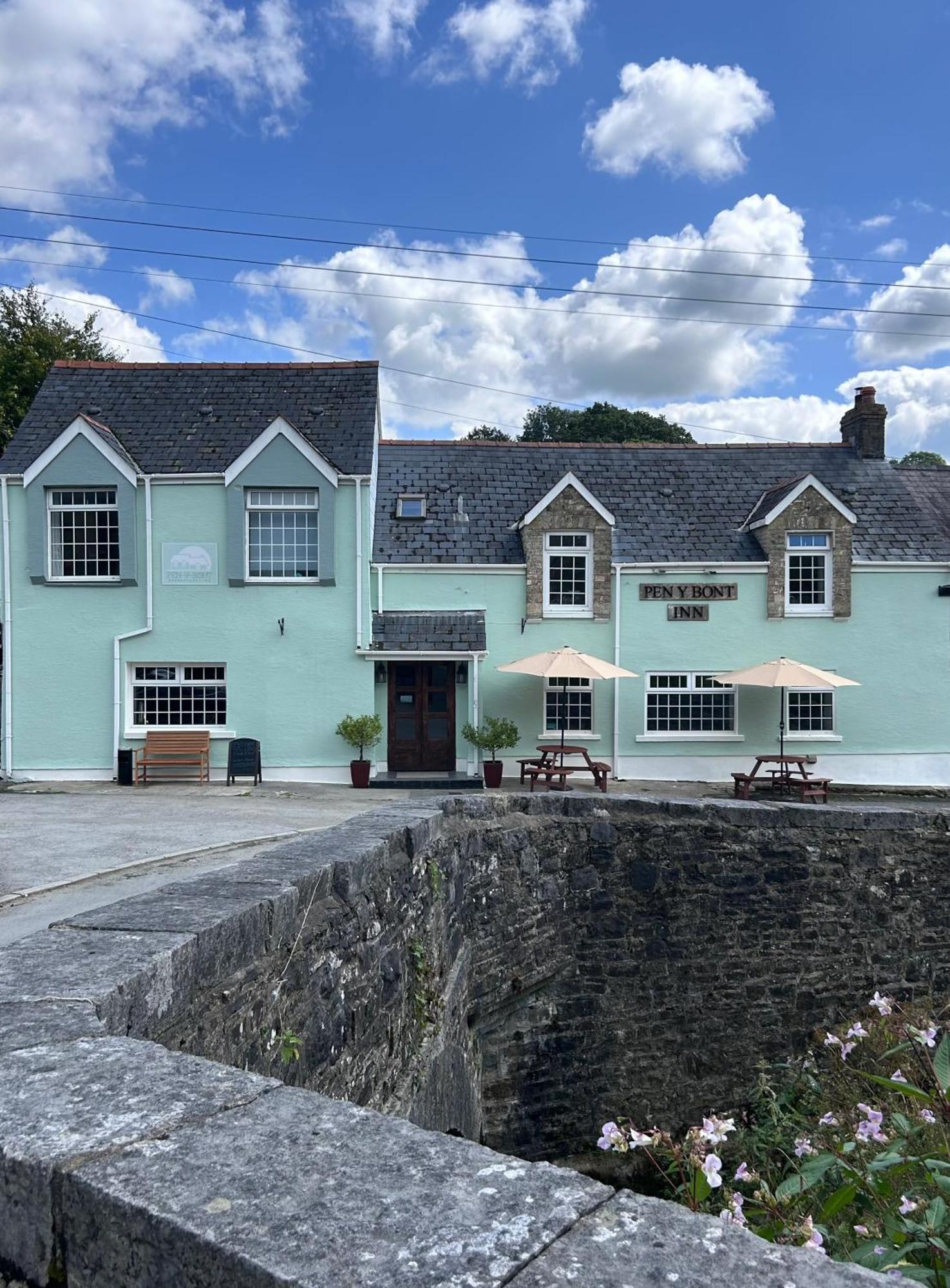 Penybont Restaurant + Inn Carmarthen Buitenkant foto