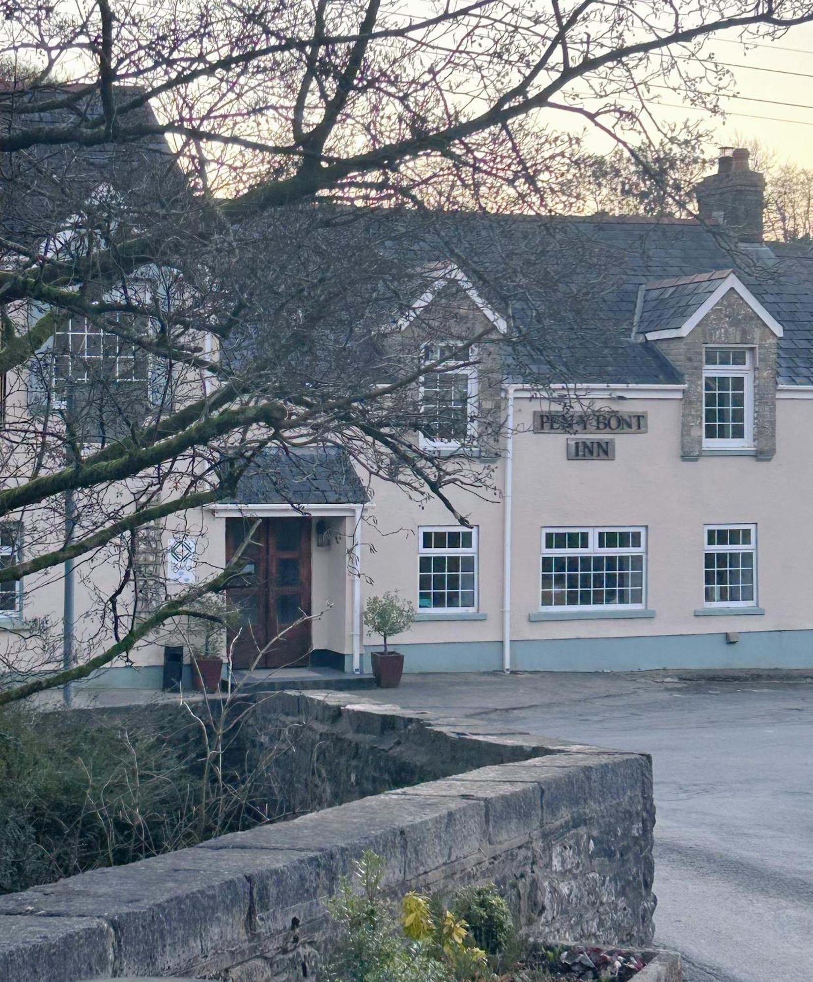 Penybont Restaurant + Inn Carmarthen Buitenkant foto